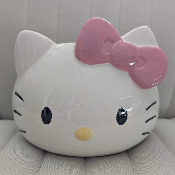 Hello Kitty Ceramic Planter - Picture 1 of 4